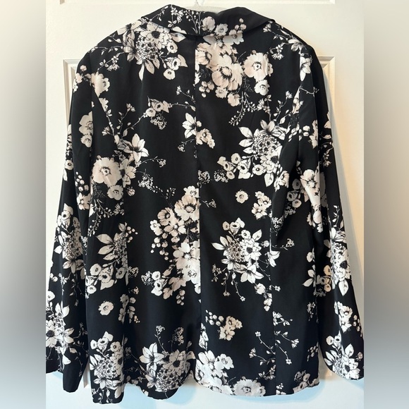 ASTR Floral Blazer Size Small - Picture 2 of 6